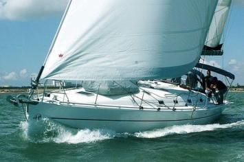 Yachtcharter Harmony 52 Bugansicht 5 Cab 3 WC