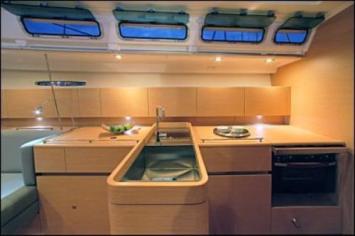 Yachtcharter First 50 Pantry 3 Cab 2 WC