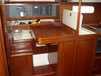 Yachtcharter Oceanis 351 cockpit 2Cab