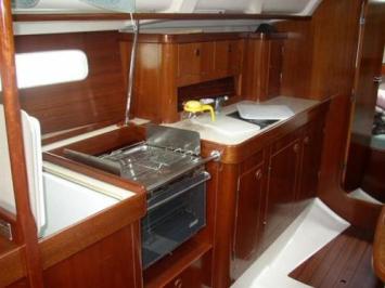 Yachtcharter Oceanis 351 pantry 2Cab