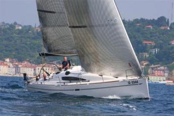 Yachtcharter Elan 380 Seitenansicht 3 Cab 1 WC 1