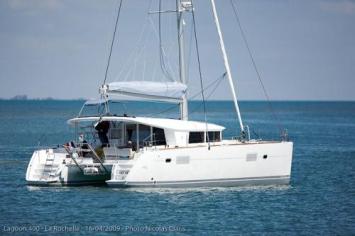 Yachtcharter lagoon400 3cab top