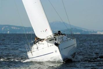 Yachtcharter Harmony 34 Bugansicht 2 Cab 1 WC