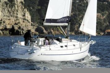 Yachtcharter Harmony 34 Heckansicht 2 Cab 1 WC