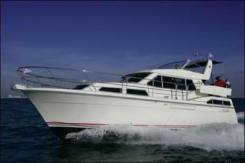 Yachtcharter Etap 1100 ac Seitenansicht 2 Cab 2 WC