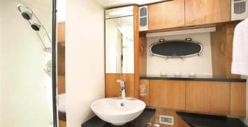 Yachtcharter Sealine T60 Bad