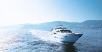 Yachtcharter Sealine T60 Aussen