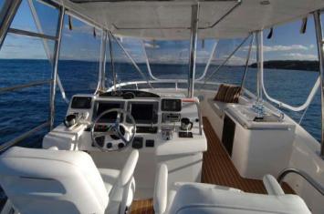 Yachtcharter Riveira 45 Fly Bridge