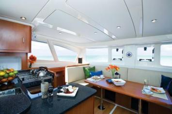 Yachtcharter Leopard 38 4Cab Salon