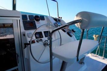 Yachtcharter Leopard 38 4Cab Steuerstand