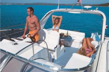 Yachtcharter Mira 34 Cockpit 2 Kab 1 WC