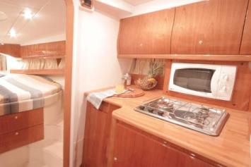 Yachtcharter Mira 34 Pantry 2 Kab 1 WC