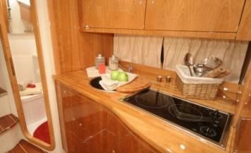 Yachtcharter Mira 37 Pantry