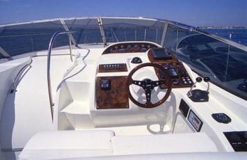 Yachtcharter Mira 37.Cockpit