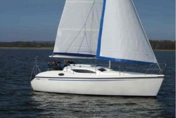 Yachtcharter Deltania 27 DS Unter Segeln