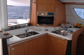 Yachtcharter Yachtcharter Lipari 41 4Cab Pantry