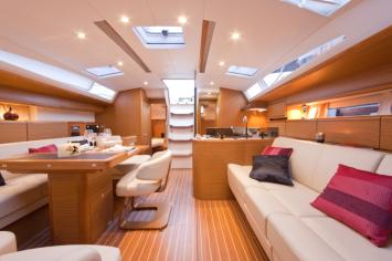 Yachtcharter jeanneau 53 5 cabin galley