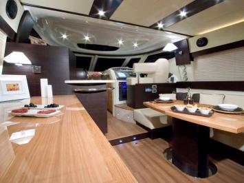 Yachtcharter Cranchi Atlantique 50 Salon