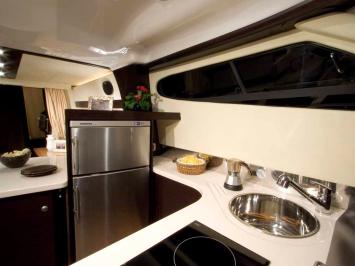 Yachtcharter Cranchi Atlantique 50 Pantry