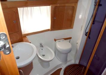 Yachtcharter Raffaelli Maestrale53 Nasszelle 3 Kab 2 WC 1