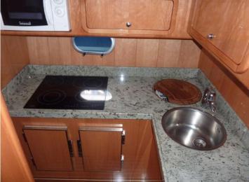 Yachtcharter Raffaelli Maestrale 53 Pantry 3 Kab 2 WC 1