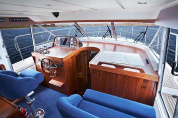 Yachtcharter Storebro_410_Commander_Innenansicht2