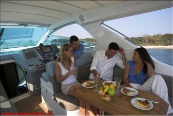 Yachtcharter Sealine_SC38_Innenansicht2