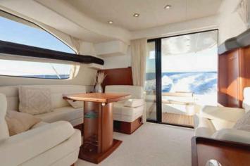 Yachtcharter Prestige440_Innenansicht3