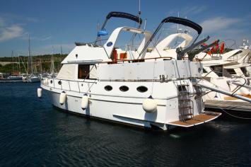 Yachtcharter Star 1310 3cab Seitenansicht