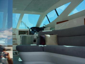 Yachtcharter Stealth 420 Sport Cruiser (4Cab/2WC)_Innenansicht3