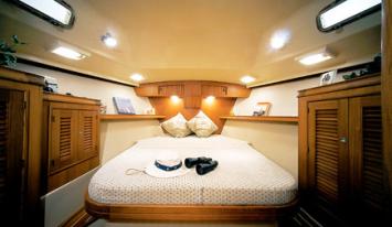 Yachtcharter Island_Packet485_Innenansicht3