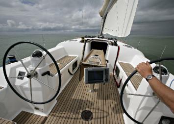 Yachtcharter Dufour375_Aussenansicht3