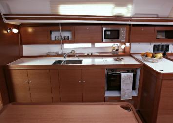 Yachtcharter Dufour375_Innenansicht4