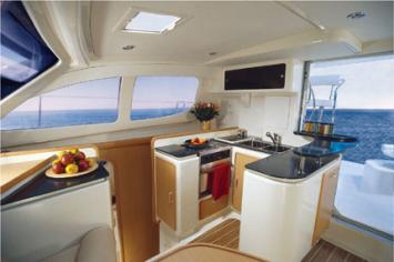 Yachtcharter Leopard400_Innenansicht2