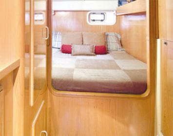 Yachtcharter Leopard400_Innenansicht3