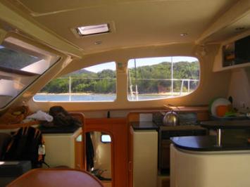 Yachtcharter Leopard400_Innenansicht4