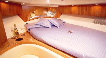 Yachtcharter Salpa39.5_Innenansicht2