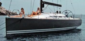 Yachtcharter Anteros 36 Bugansicht 2 Cab 1 WC