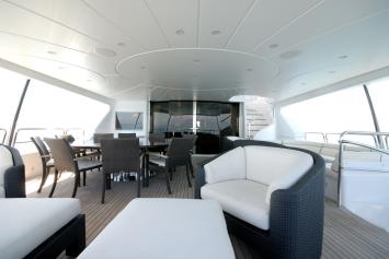 Yachtcharter benetti122 3