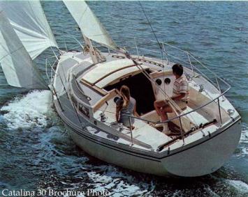 Yachtcharter Catalina 30 Aussen 2