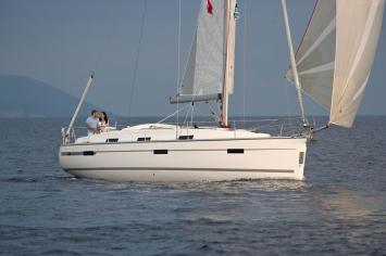 Yachtcharter Bavaria Cruiser 36 2cab top