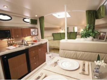 Yachtcharter Wellcraft Coastal 330 Pantry