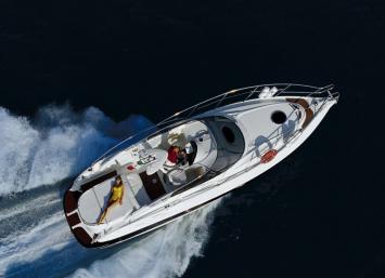 Yachtcharter cranchi endurance 33 Aussenansicht 2