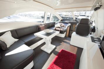 Yachtcharter Queens 54 Salon