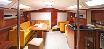 Yachtcharter Hanse 540 E Salon 4 Cab 4 WC