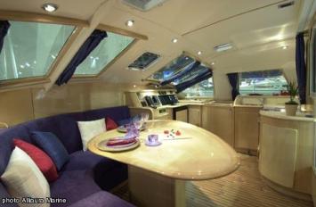 Yachtcharter Privilege 395 3 Cab 2 WC Saloon