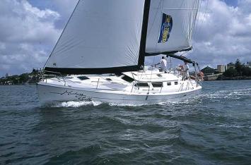 Yachtcharter Hunter45 DS Seitenansicht1