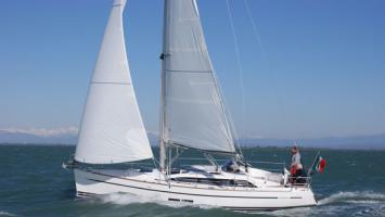 Yachtcharter Sunbeam 36.1 2 Cab Seitenansicht 2