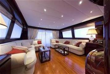 Yachtcharter Nadara 26 4 Cab 5 WC Salon