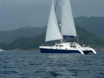 Yachtcharter Broadblue 435 Seitenansicht1 4 Cab 2WC